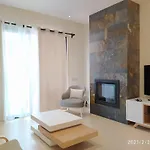 Cozy With Pool And Barbecue