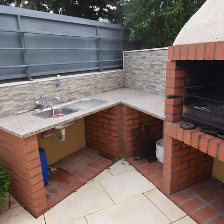 Vakantiehuis Cozy With Pool And Barbecue Albufeira