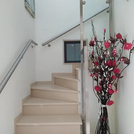 Vakantiehuis Cozy With Pool And Barbecue