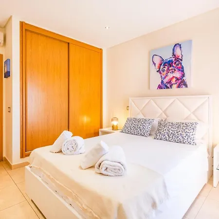 Cozy With Pool And Barbecue Vakantiehuis