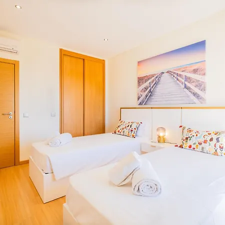 Cozy With Pool And Barbecue Vakantiehuis