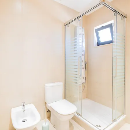 Cozy With Pool And Barbecue Ferienhaus