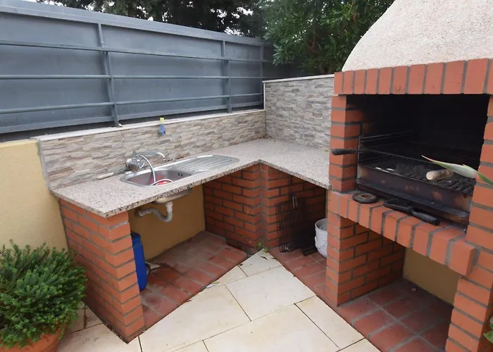Дом отдыха Cozy With Pool And Barbecue Албуфейра